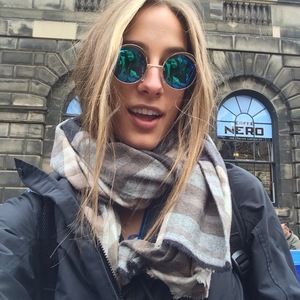 Meet your Posher, Emily